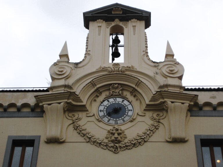 Napoli - Conservatorio dello Spirito Santo  - orologio a sei ore