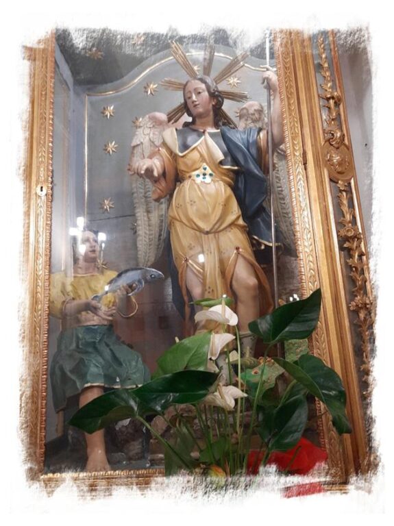 Chiesa e Ritiro delle oblate di San Raffaele - Statua del Santo 