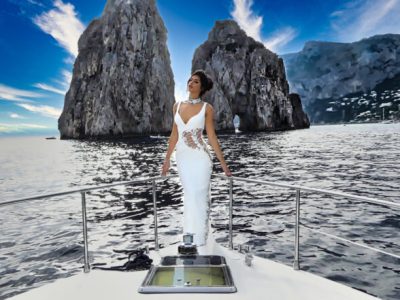 Antonella Fiordelisi a Capri con gli abiti di Julien Mattion, presto alla Fashion Week Napoli Art