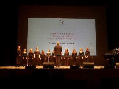 Al Teatro Palladium Canti e musiche popolari per il Natale