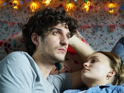Garrel e Lily-Rose Depp in una scena del film