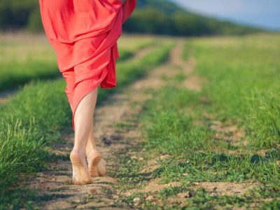 I pensieri di una donna scalza: la rinascita come atto di ribellione
