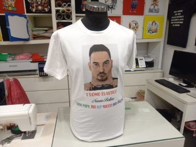 Dalla TV alla moda: la T-shirt di Nunzio Bellino attore e personaggio tv è un invito alla consapevolezza sulle malattie rare