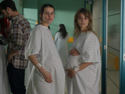 Milena Smit e Penelope Cruz madri in Madres Paralelas di Pedro Almodovar