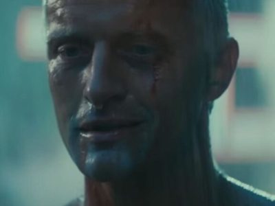Rutger Hauer, attore in Blade Runner, il film, che piange sotto la pioggia.