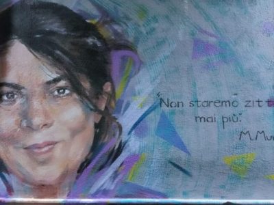 Vicolo Donnaregina: un tributo alla forza femminile attraverso l’Arte