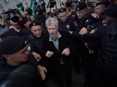 Limonov tra la folla